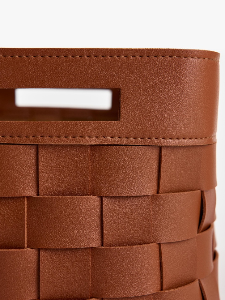 плетеная корзина для хранения с ручками по цене 3999 руб вид справа