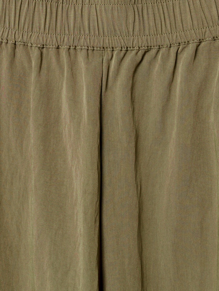 широкие брюки-кюлоты из вискозы спереди