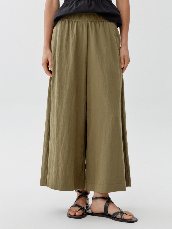 широкие брюки-кюлоты от бренда sela вид слева