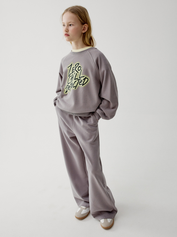 свитшт оверсайз с принтом для девочек от бренда sela вид слева