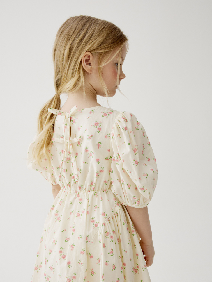 платье из хлопка с цветочным принтом для девочек от бренда sela вид слева