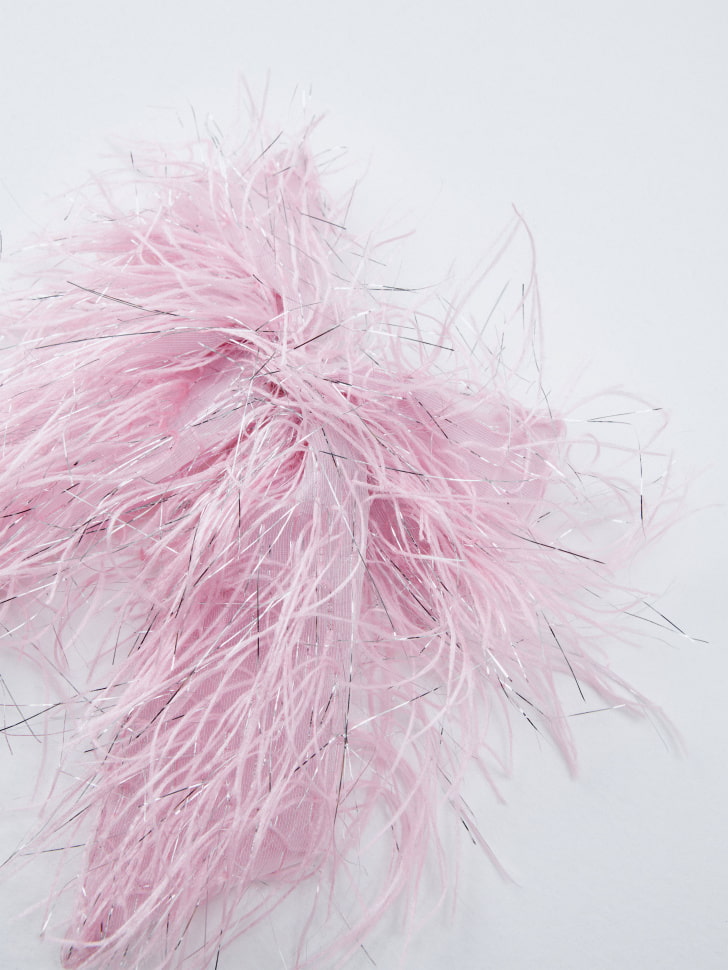 заколка в виде банта из перьев для девочек 4610517050922 по акции