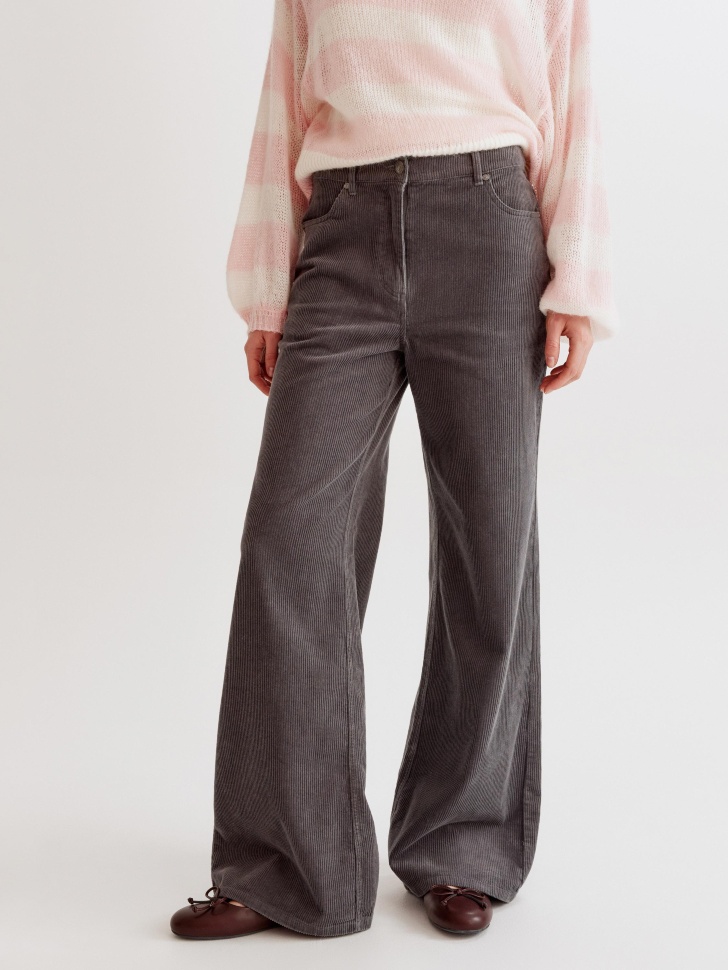 широкие вельветовые брюки с эффектом стирки от бренда sela вид слева