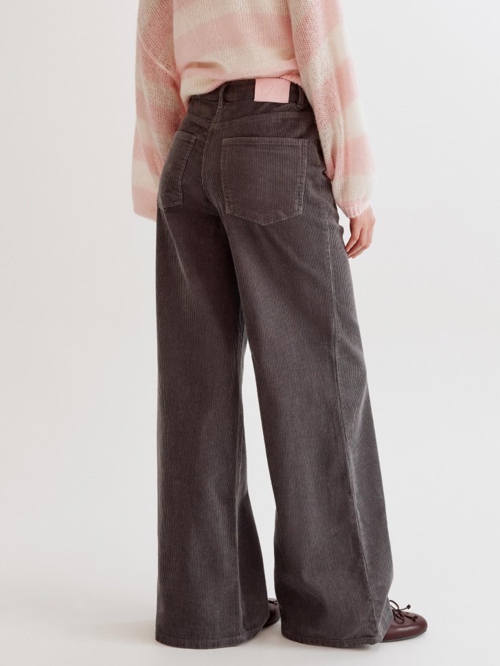 широкие вельветовые брюки с эффектом стирки по цене 3999 руб вид справа