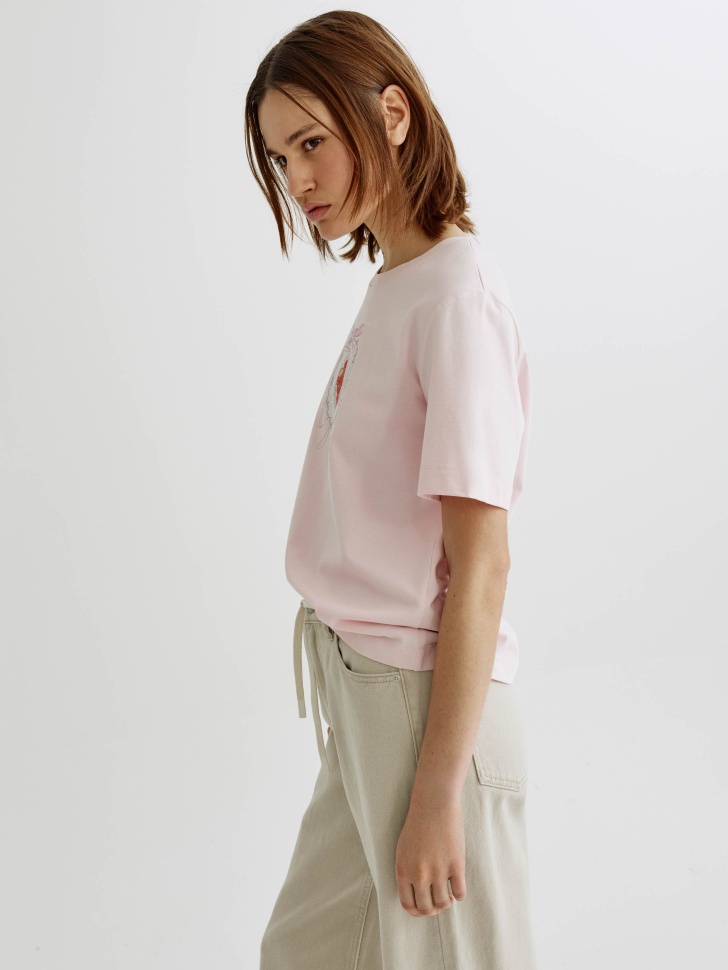 футболка с принтом из россии вид сбоку