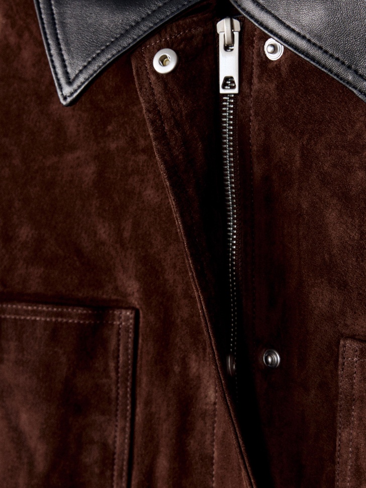 куртка из натуральной замши с кожаным воротником премиум качества для взрослого возраста с изнаночной стороны