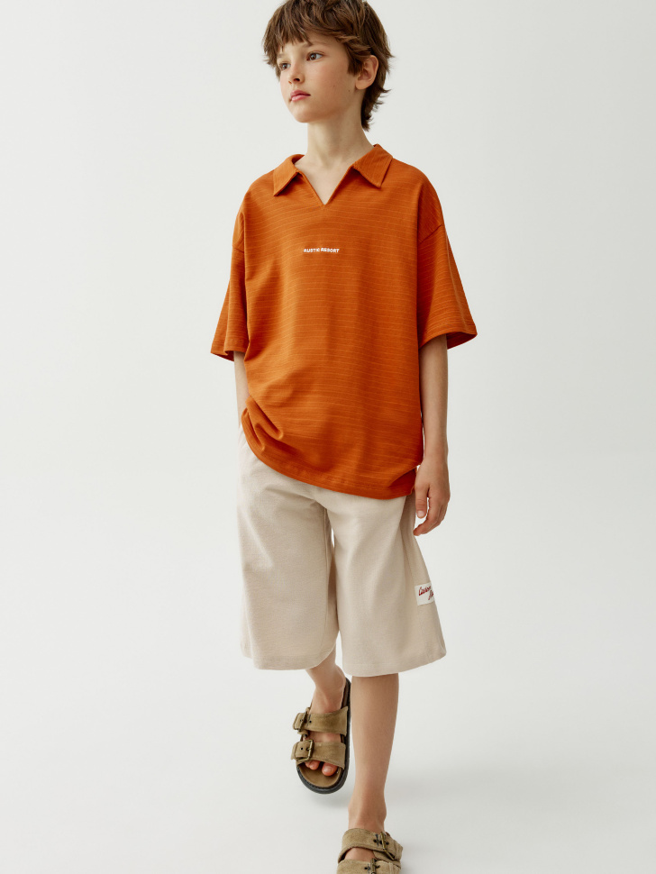 поло оверсайз с вышивкой для мальчиков от бренда sela вид слева