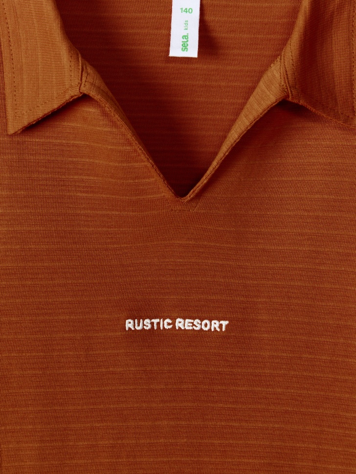 поло оверсайз с вышивкой для мальчиков из россии вид сбоку