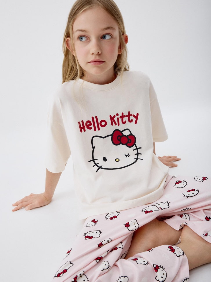 Пижама с принтом Hello Kitty для девочек. Фото №2