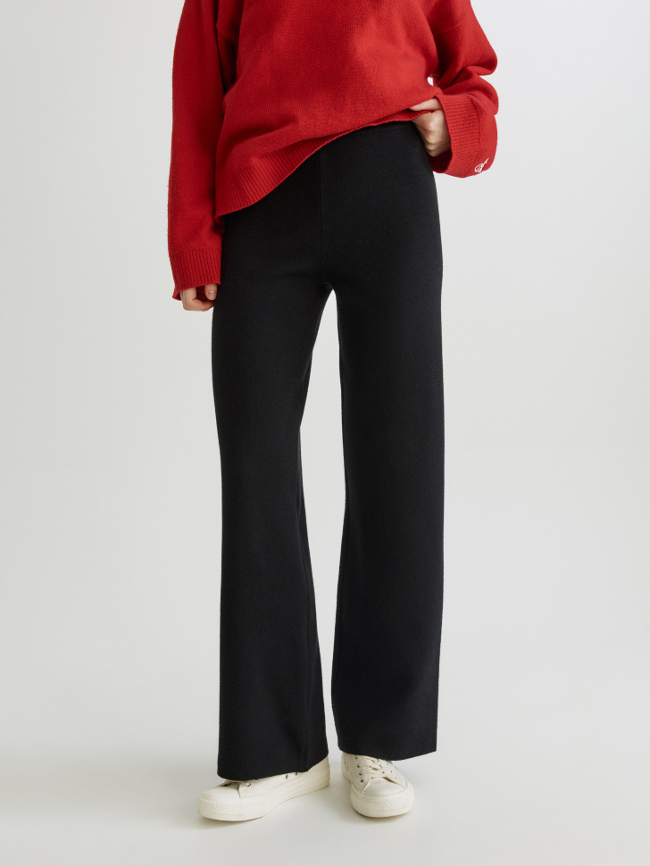 прямые вязаные брюки от бренда sela вид слева