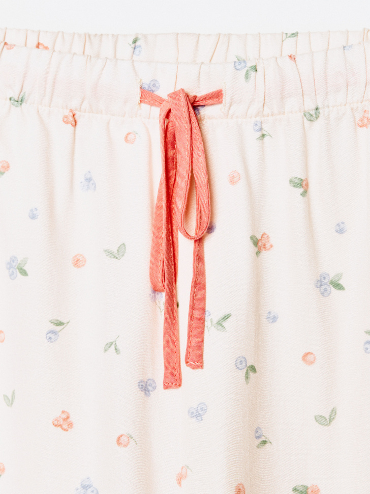 домашние шорты из струящейся вискозы с принтом 4610517324498 по акции