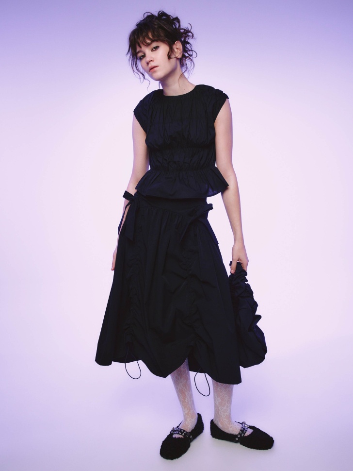 топ со сборками из линейки  young от бренда sela вид слева