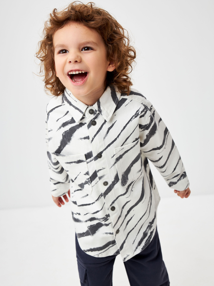 

Джинсовая рубашка с принтом для мальчиков