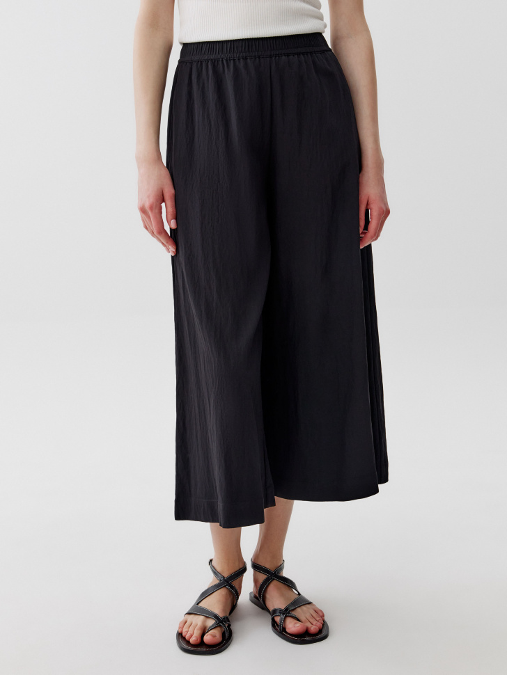 широкие брюки-кюлоты от бренда sela вид слева