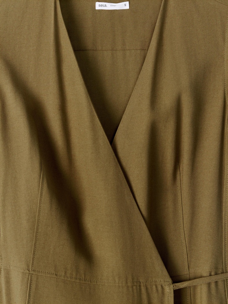 платье-футляр с запахом из вискозы и льна от бренда sela вид слева