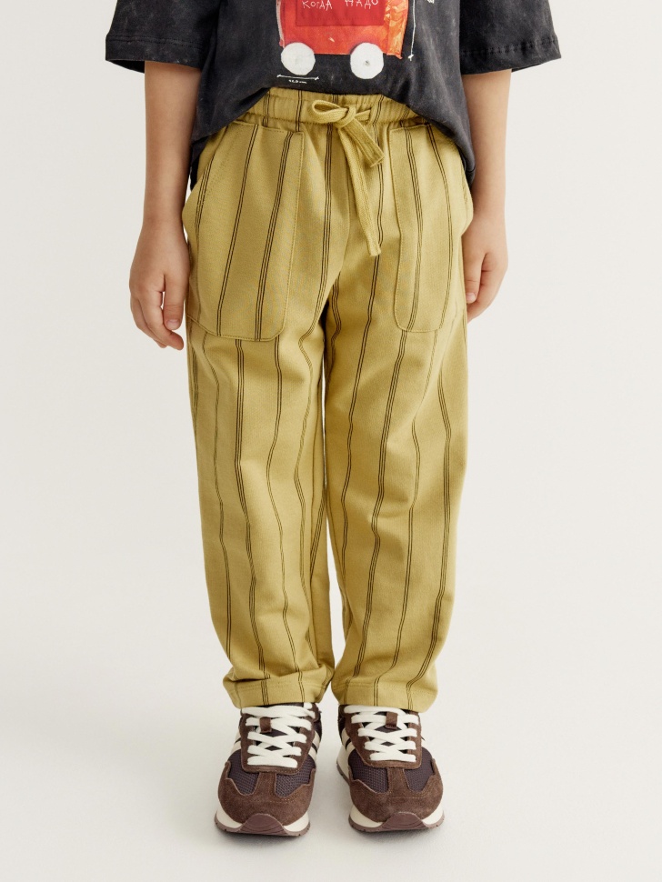 трикотажные брюки в полоску для мальчиков от бренда sela вид слева