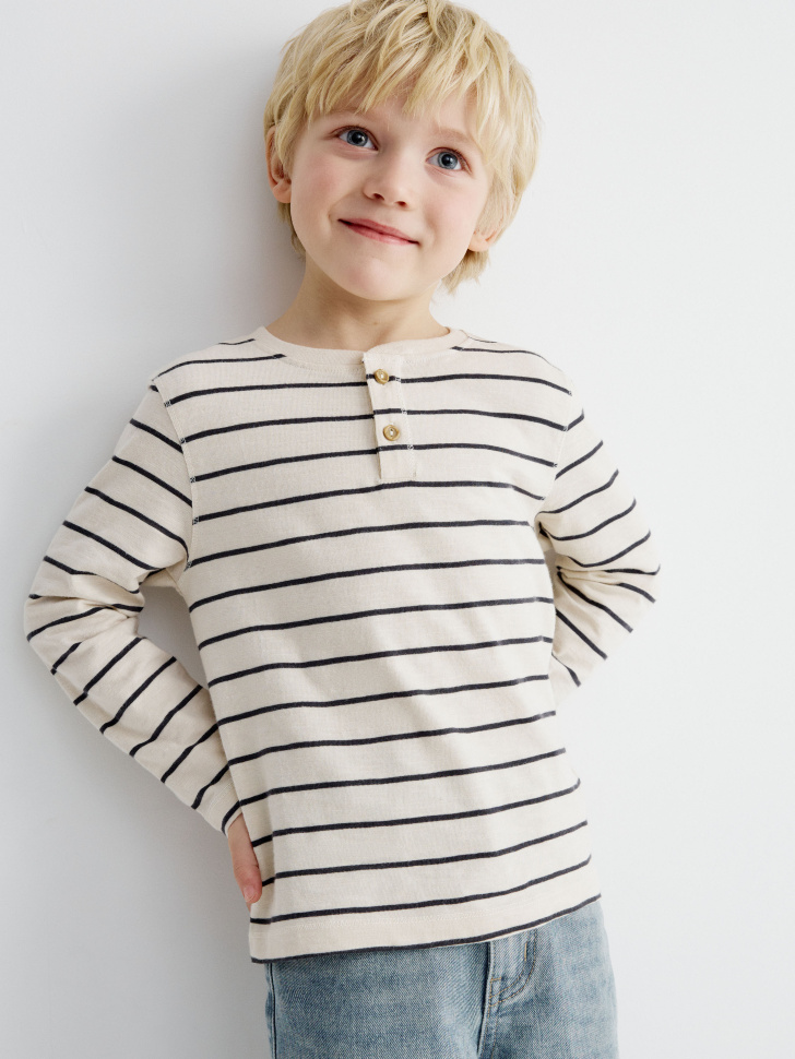 базовый лонгслив на пуговицах для мальчиков из хлопка спереди