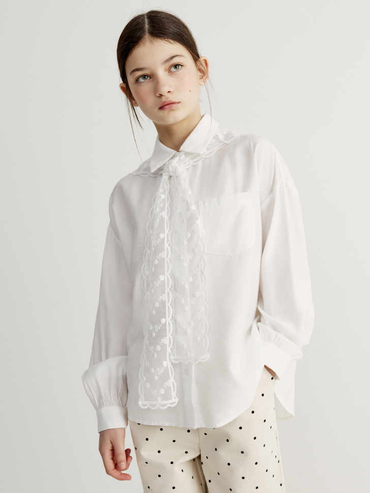 Белая рубашка с кружевным шарфом для девочек 2599₽
