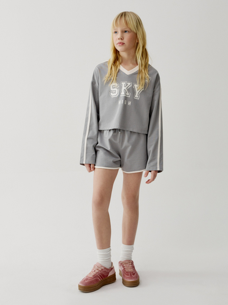 укороченный лонгслив в спортивном стиле для девочек от бренда sela вид слева