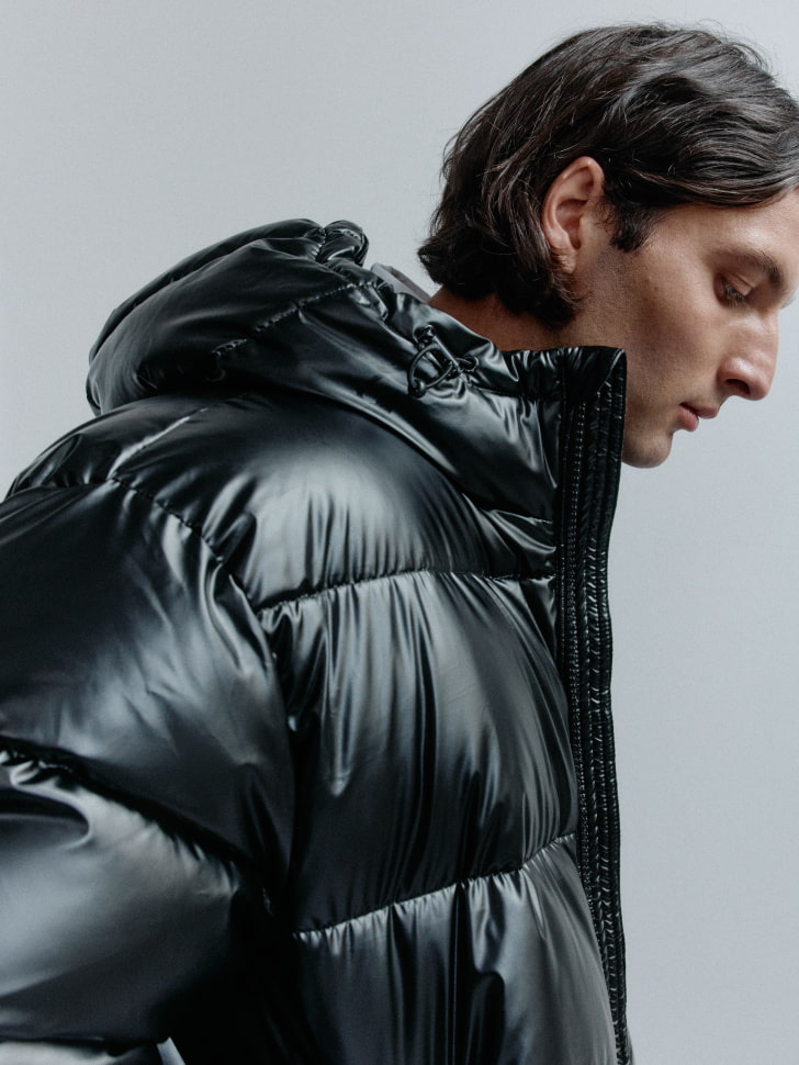 утепленная стеганая куртка с капюшоном 4680798631868 в интернет магазине