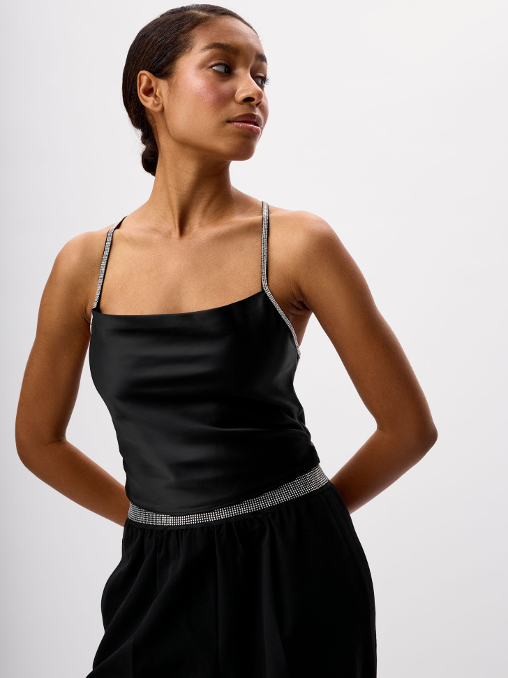 

Укороченный атласный топ со стразами