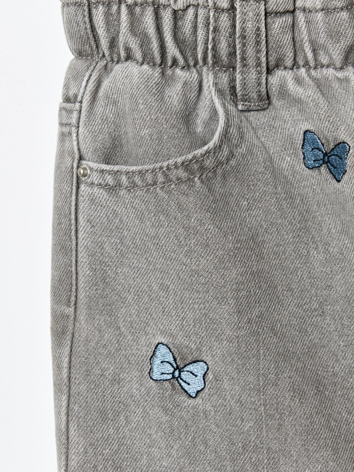 джинсы paperbag fit для девочек с вышивкой  x союзмультфильм из россии вид сбоку