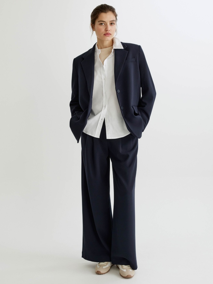 однобортный оверсайз жакет от бренда sela вид слева