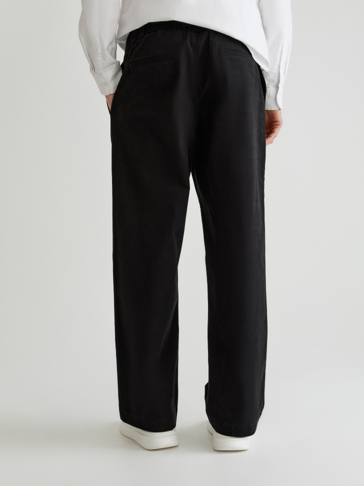 брюки прямого кроя по цене 3999 руб вид справа