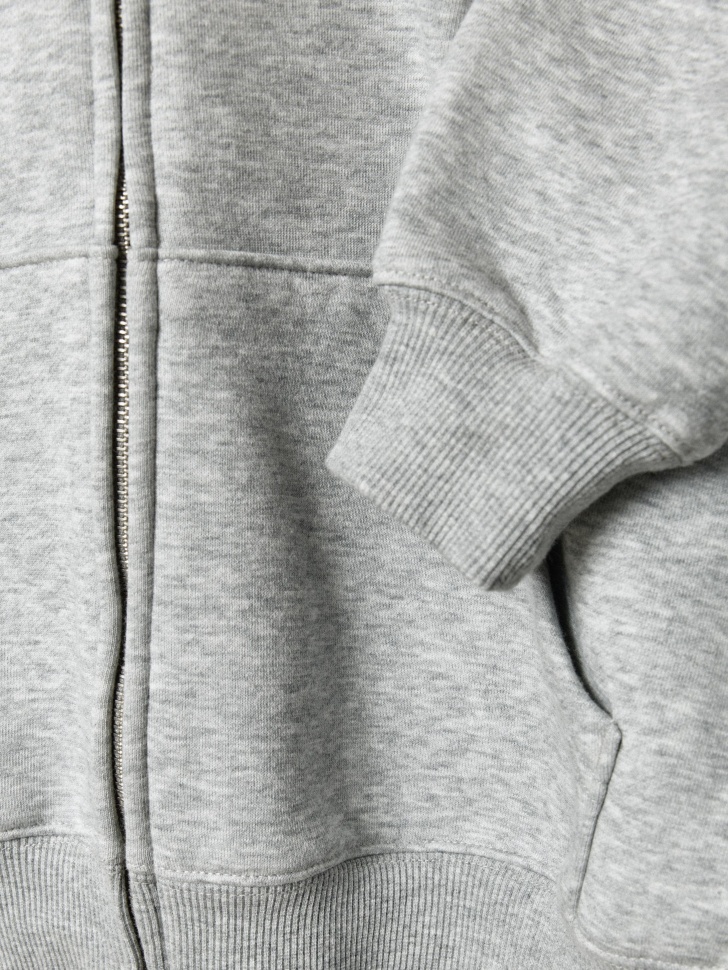 худи-зипка с принтом и мехом из линейки  young от 16 до 18 лет с изнаночной стороны