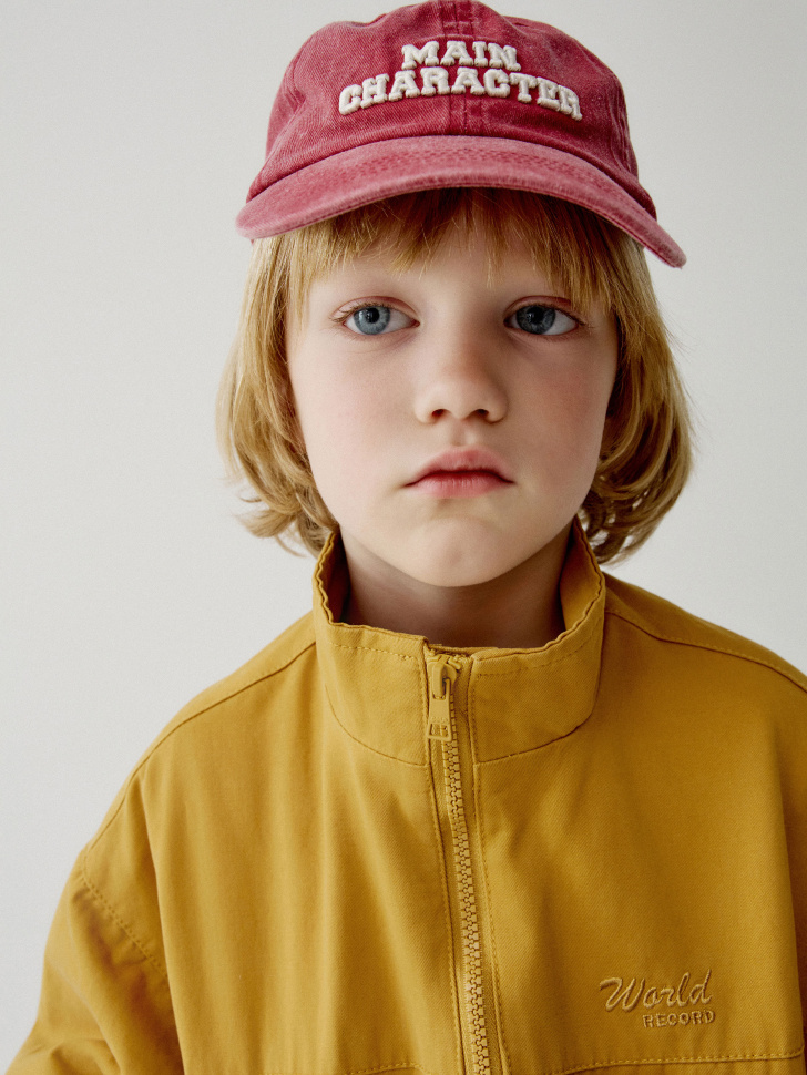 хлопковая бейсболка с вышивкой детская от бренда sela вид слева