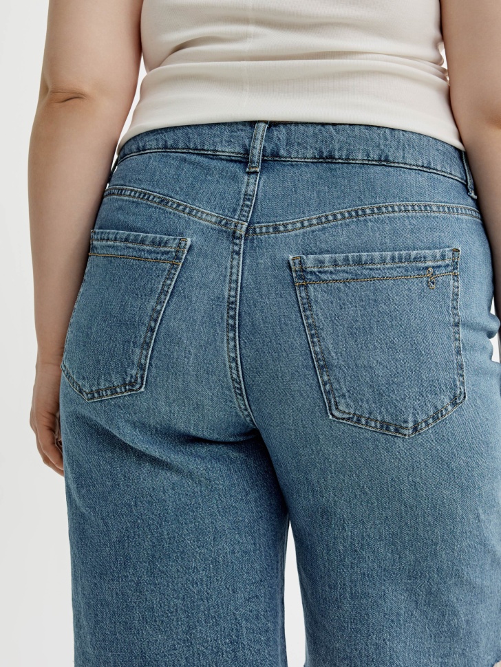 джинсовые шорты бермуды с высокой посадкой классического стиля с лицевой стороны