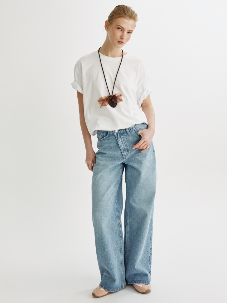 базовая оверсайз футболка из хлопка от бренда sela вид слева