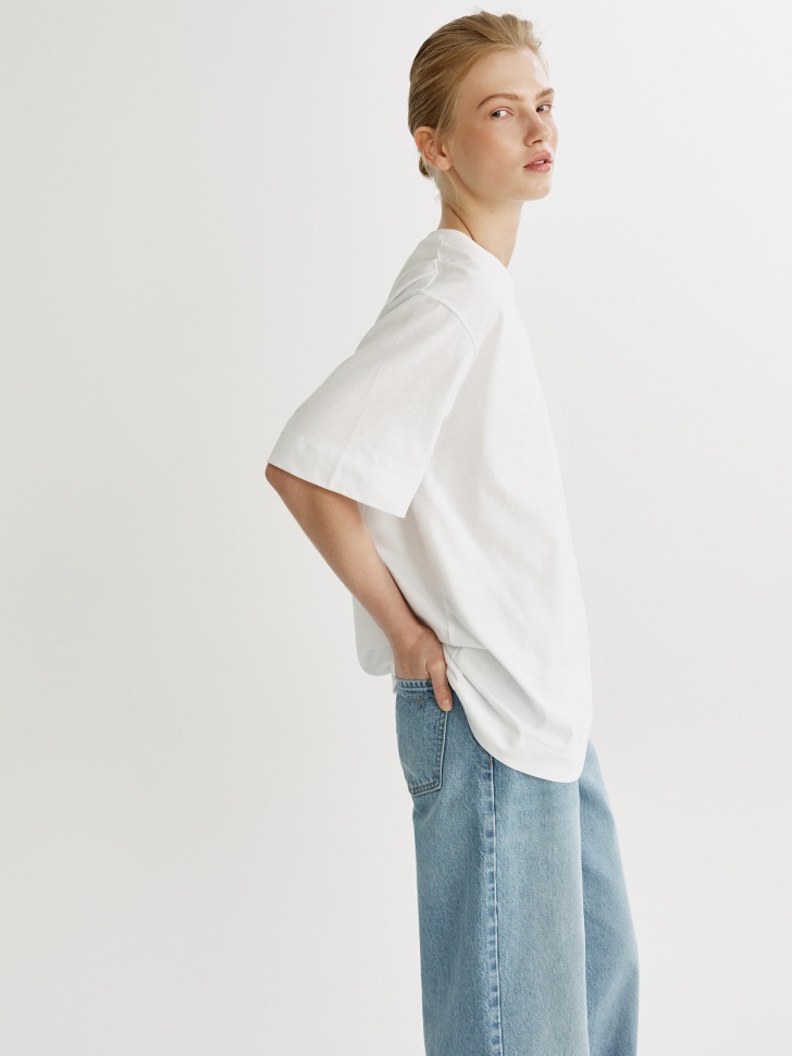 базовая оверсайз футболка из хлопка по цене 1299 руб вид справа