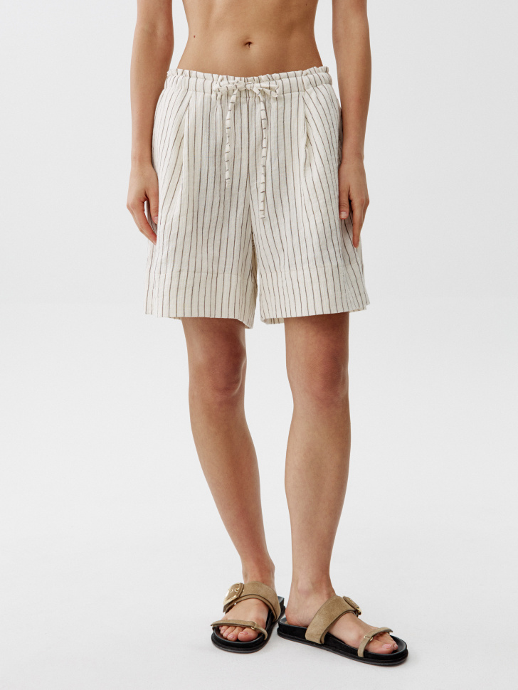 свободные шорты из муслина от бренда sela вид слева