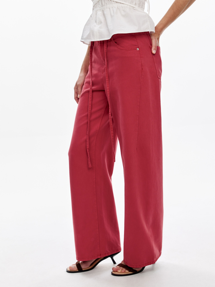 прямые джинсы из смесового лиоцелла с кулиской по цене 3999 руб вид справа