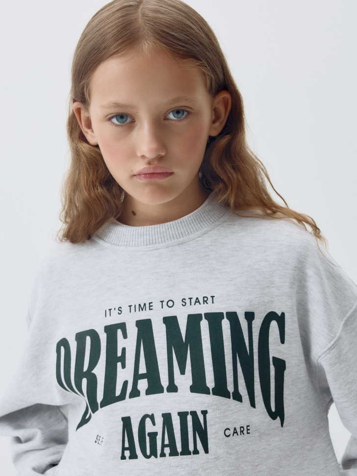 

Свитшот с принтом для девочек