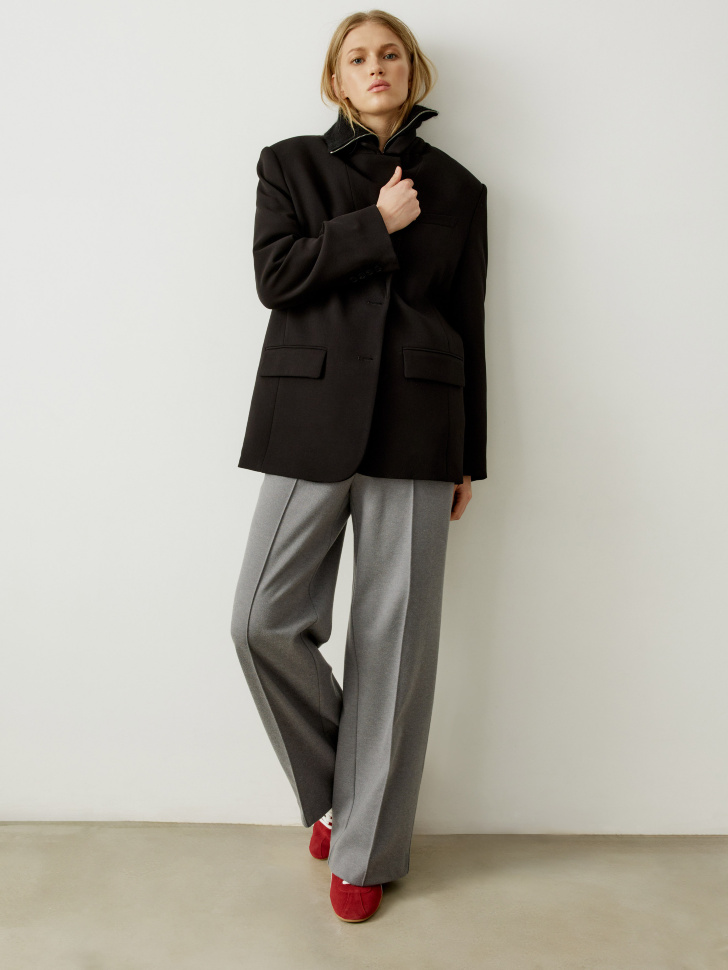 однобортный оверсайз жакет от бренда sela вид слева