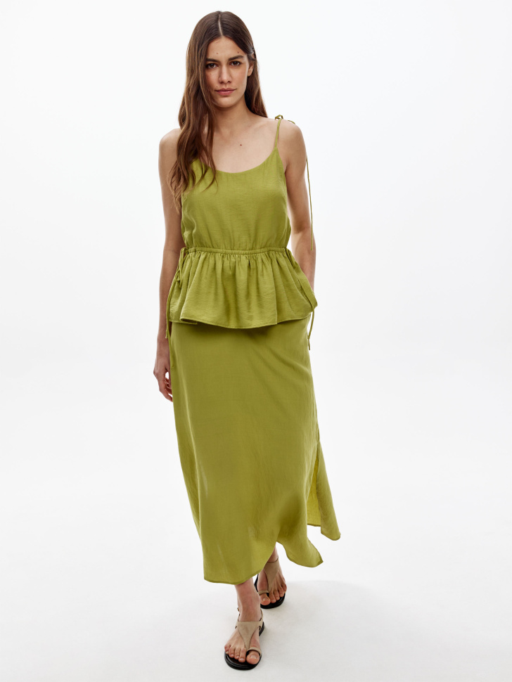 топ с баской из жатой ткани с завязками от бренда sela вид слева