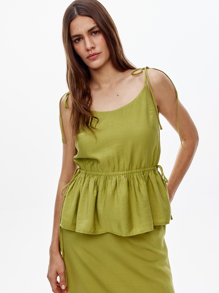 топ с баской из жатой ткани с завязками по цене 2999 руб вид справа