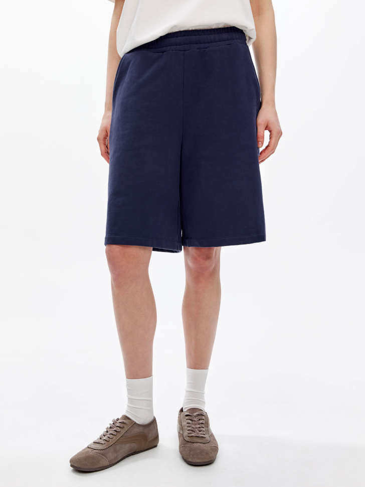 шорты-бермуды из футера с потайным карманом от бренда sela вид слева