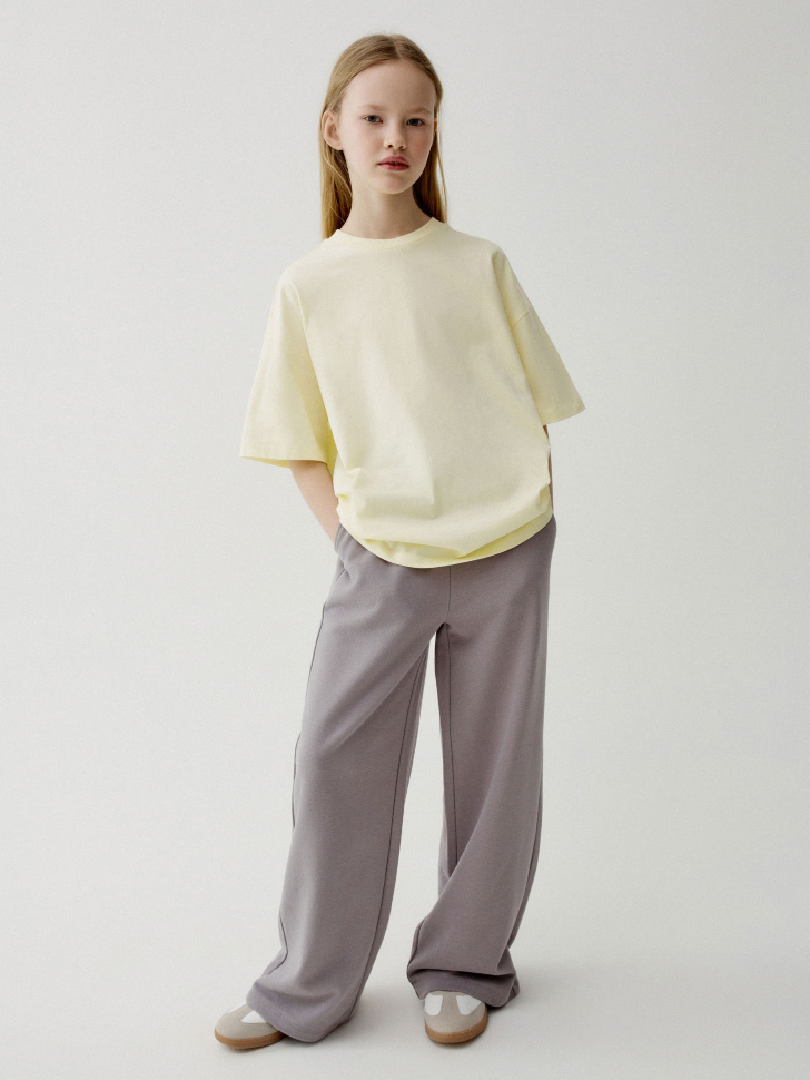 базовая футболка оверсайз для девочек от бренда sela вид слева