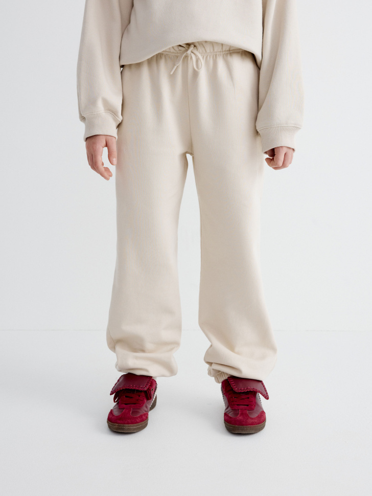 базовые утепленные джоггеры детские от бренда sela вид слева