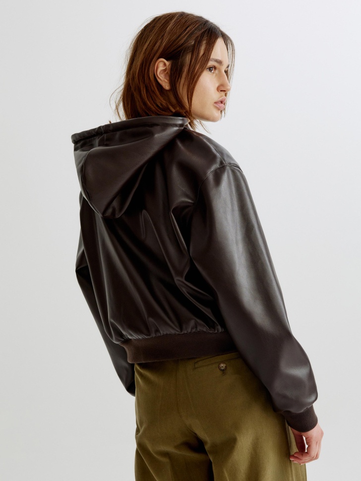 куртка бомбер из искусственной кожи с капюшоном по цене 5999 руб вид справа