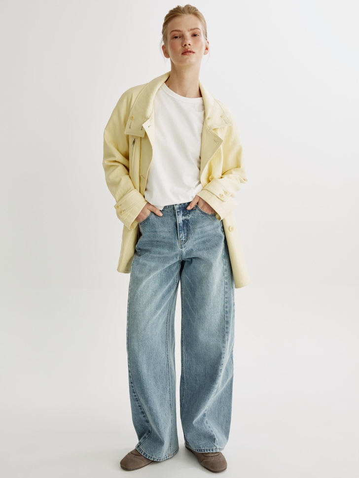 футболка мира оверсайз от бренда sela вид слева