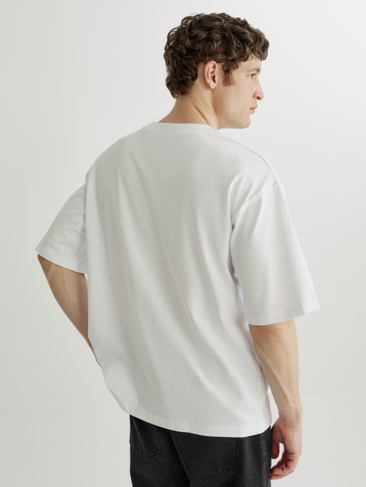 футболка оверсайз с принтом по цене 2299 руб вид справа