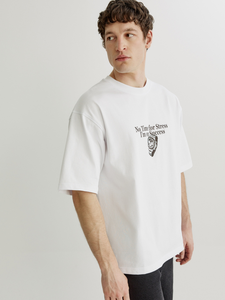 футболка оверсайз с принтом из россии вид сбоку