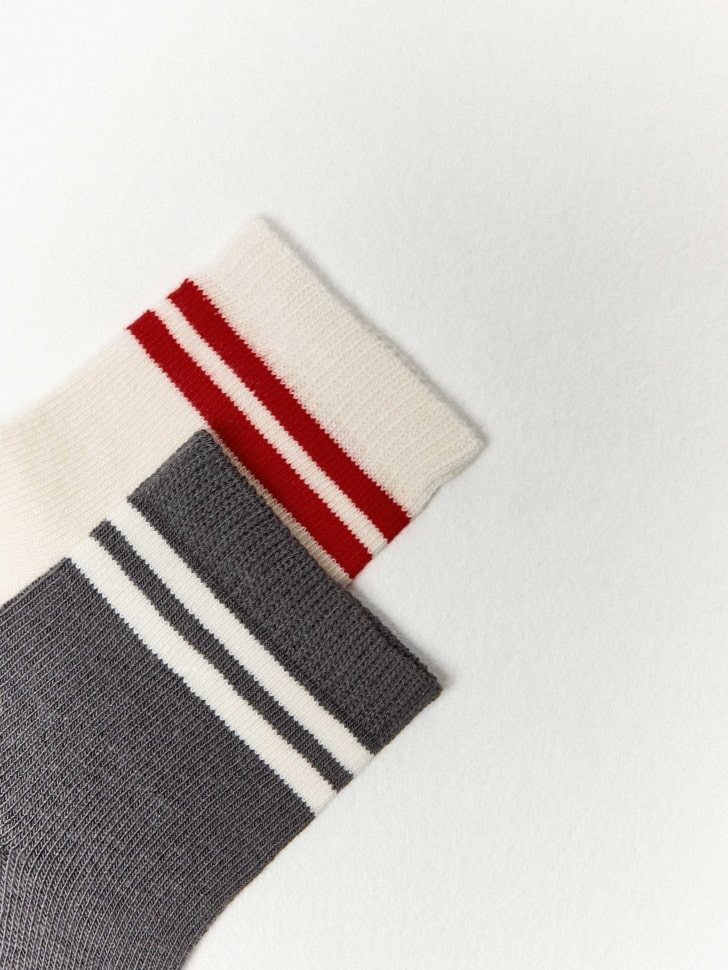 набор из 2 пар носков для малышей от бренда sela вид слева