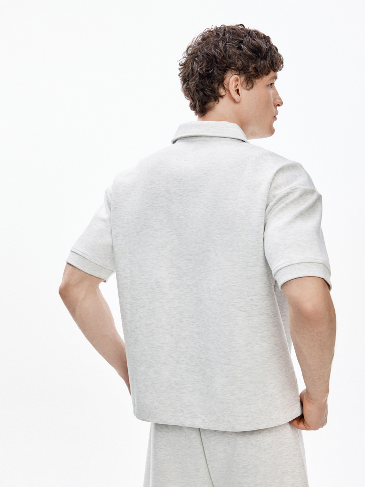 трикотажное поло оверсайз на молнии по цене 2599 руб вид справа