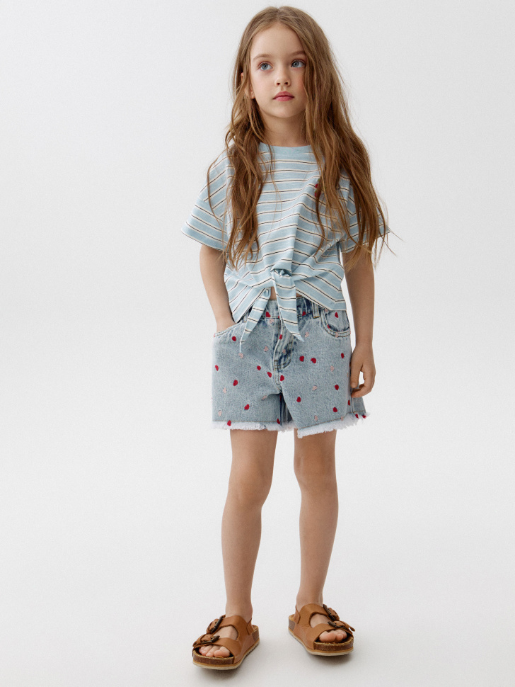 укороченная футболка в полоску с узлом для девочек от бренда sela вид слева