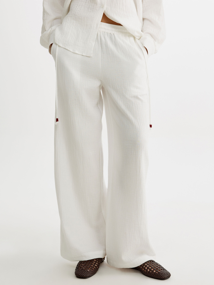 широкие муслиновые брюки с завязками по бокам по цене 3299 руб вид справа